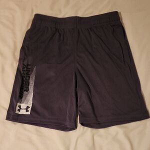 Under Armour Boys Gray Shorts. YL
